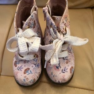 Cat & Jack Giovannia pink floral shimmy books size 6